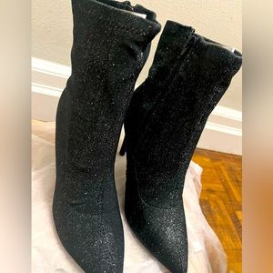 BRAND NEW LE CHATEAU HEELS SIZE 8.5